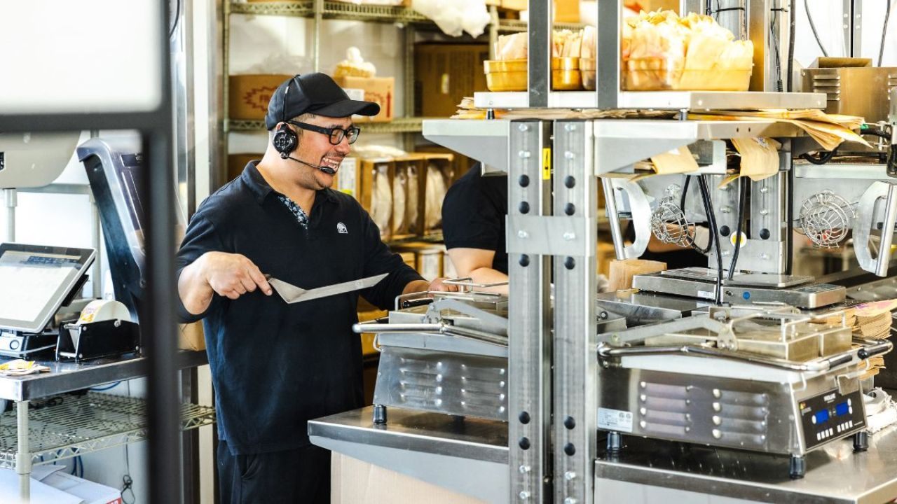 Taco Bell Jobs: How to Apply for Crew and Shift Leader Roles