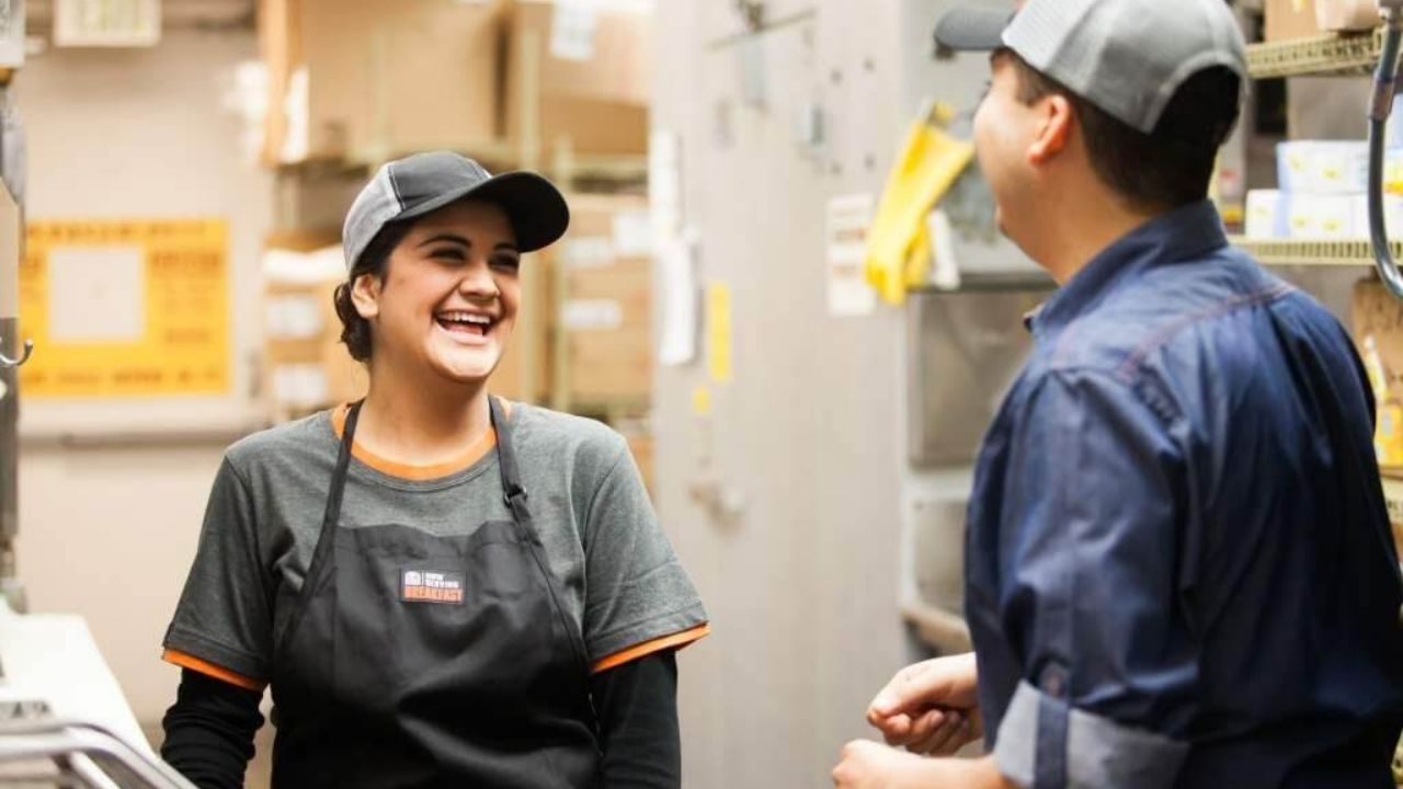 Taco Bell Jobs: How to Apply for Crew and Shift Leader Roles